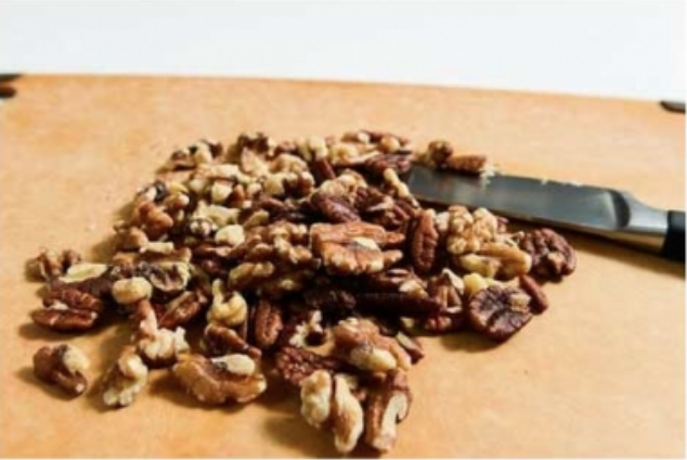 Beautiful walnut halves and pieces for the filling.