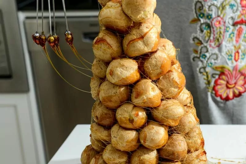 Winding the sugar threads around the Croquembouche.