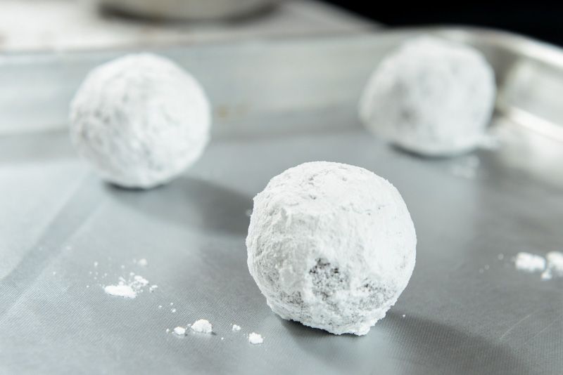 Powdered sugar is what gives the chocolate crinkle cookie its appeal.
