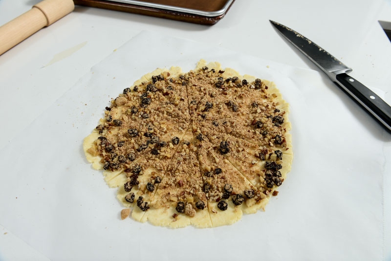 Cut the wedges after you sprinkle the filling. Much easier this way.