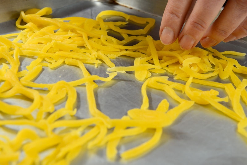 Open the coiled noodles and spread them on your tray.