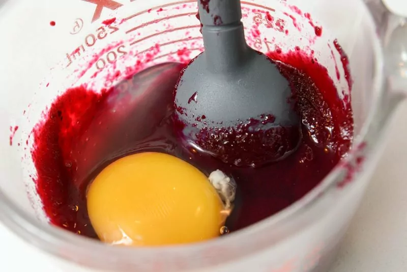 Mixing the beet puree, egg and vanilla.