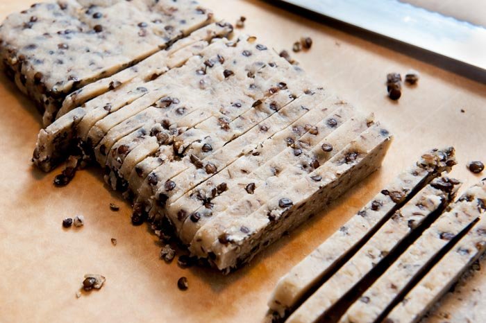 Slicing the roasted lentil and butter cookies.