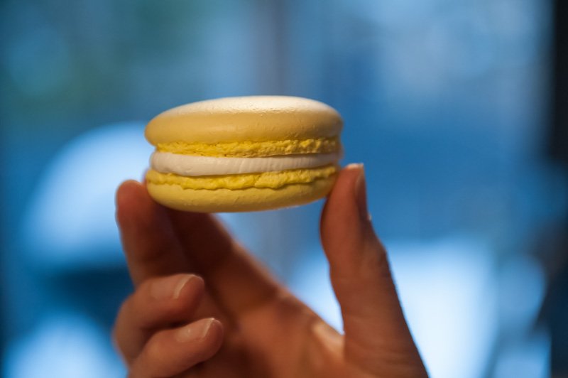 The finished Lemon Macaron, The Finer Cookie.