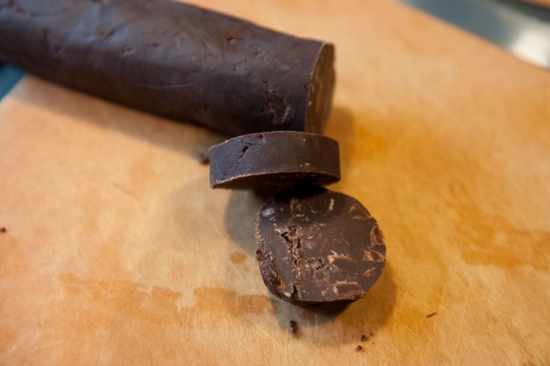 Cutting the cookie dough in 1/2 inch slices.