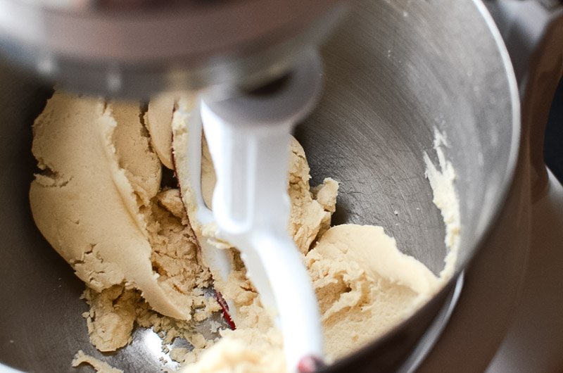 Blend the cookie dough.