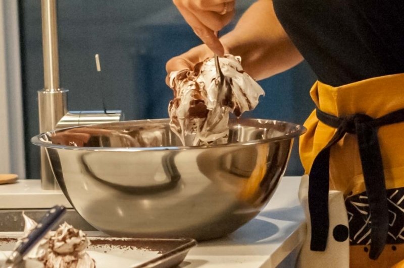 Forming the meringue for the tray.