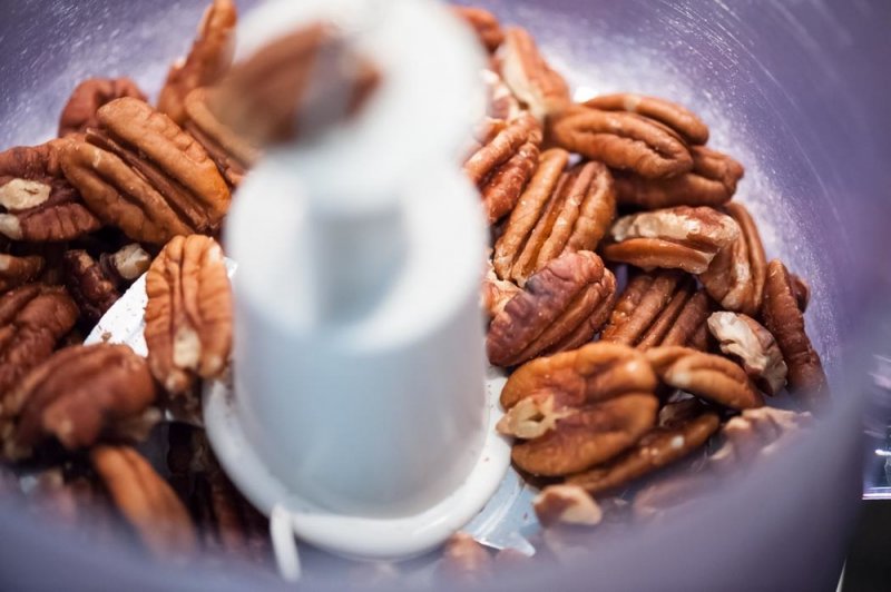 Pecans before pulsing.