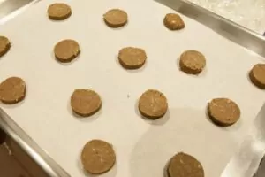 The cut cookie slices on their baking sheet.