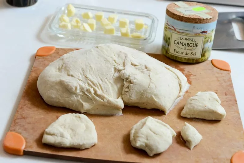 Beginning to cut the dough for Sacaduros.