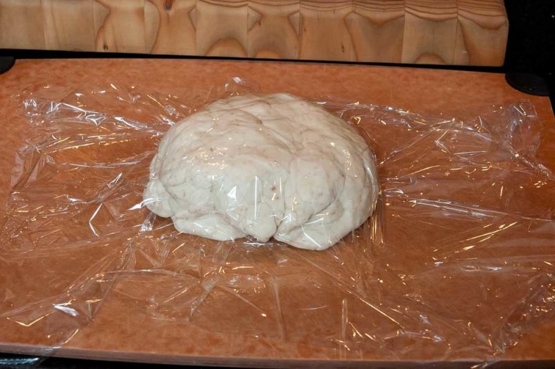 Resting the dough for an hour.