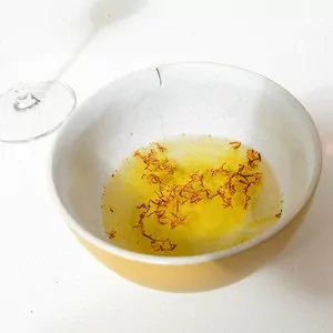 Steeping saffron and salt.