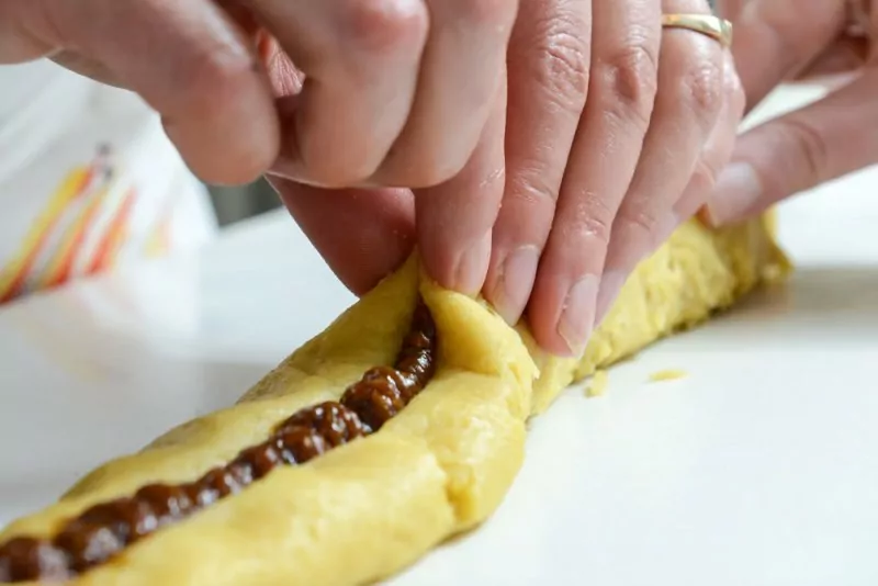 Close the semolina dough