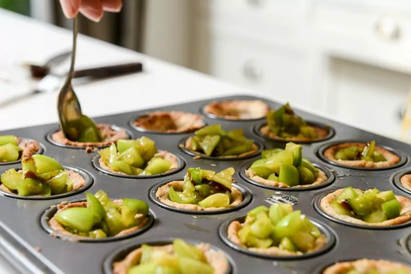 Fill tart shell with tomatillo mixture.