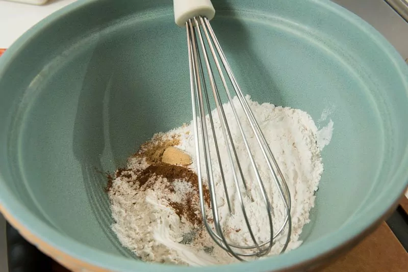Whisk the dry ingredients.