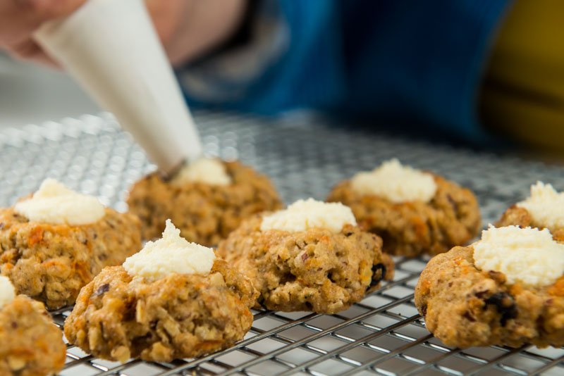 Fill the cookie with delicious cream cheese filling.