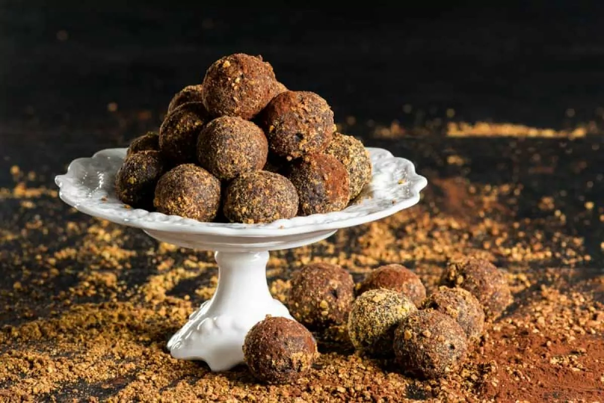 Cinnamon Chocolate Date Truffles (GF) (V)