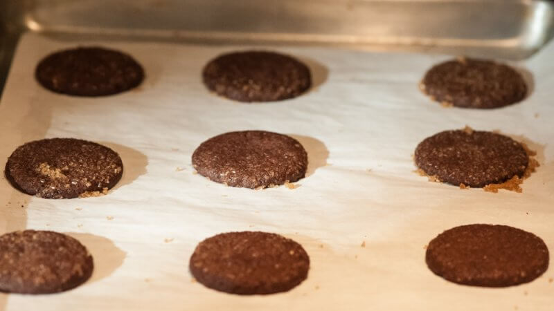 Baked chocolate cookies.