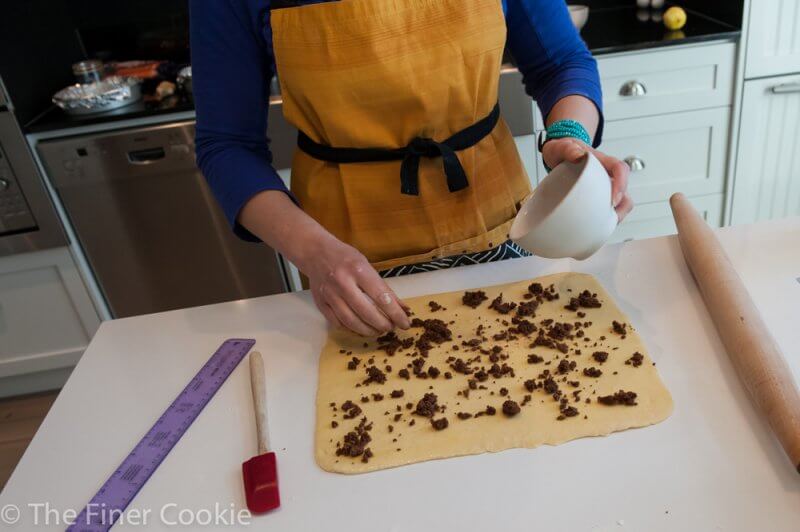 Sprinkling the filling.