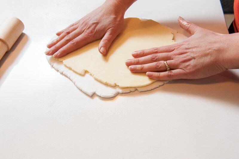 Laying the white chocolate plastique over the classic fondant.