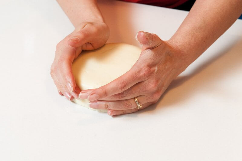 Shaping a uniform white chocolate fondant.