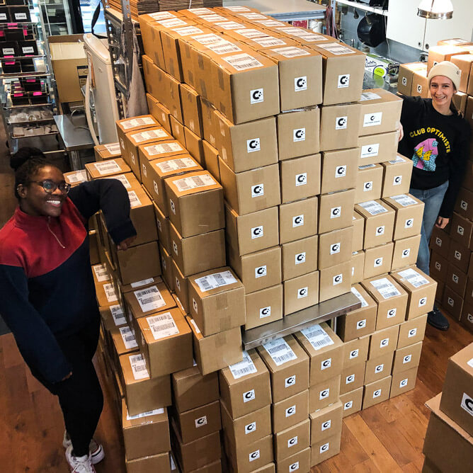 Display of towers of shipping cartons